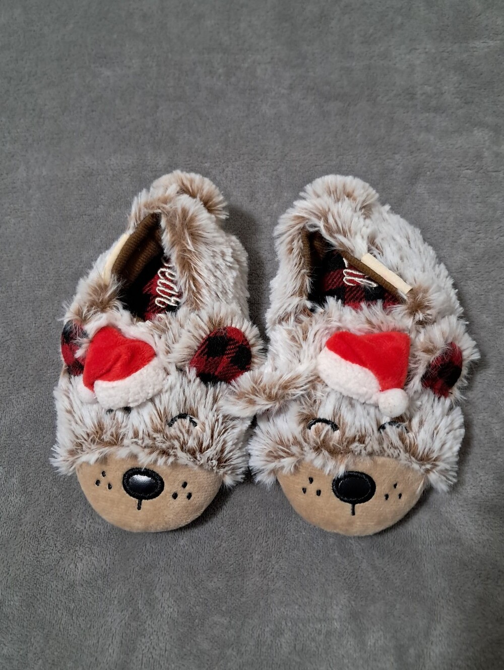 Kids Plush Bear Slippers with Red Santa Hat - Cozy Holiday Slip-Ons Sz. 7